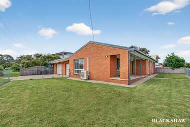8 Barton Parade Tomakin