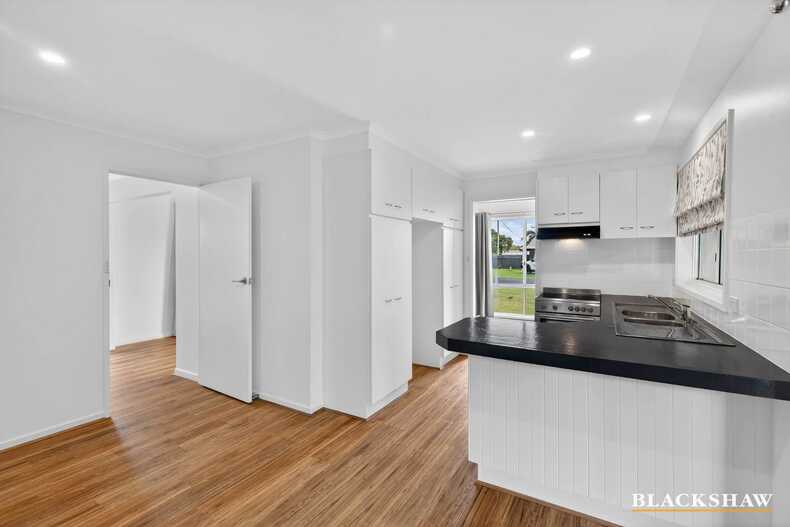 8 Barton Parade Tomakin