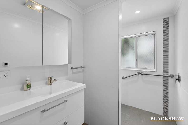 8 Barton Parade Tomakin