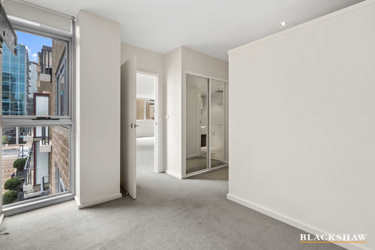 16/3 London Circuit City