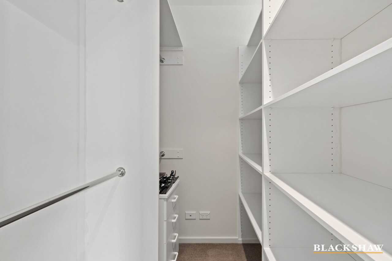 16/3 London Circuit City