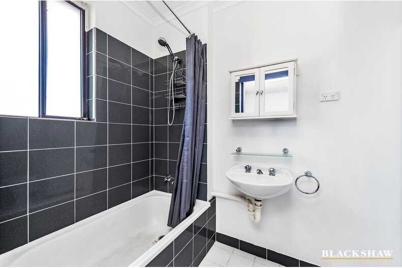 16/30 River Street Oaks Estate