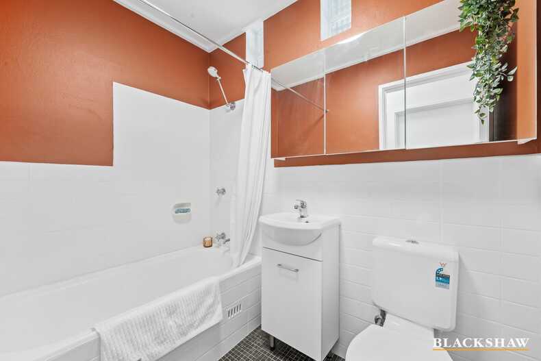 4/8 Longerenong Street Farrer