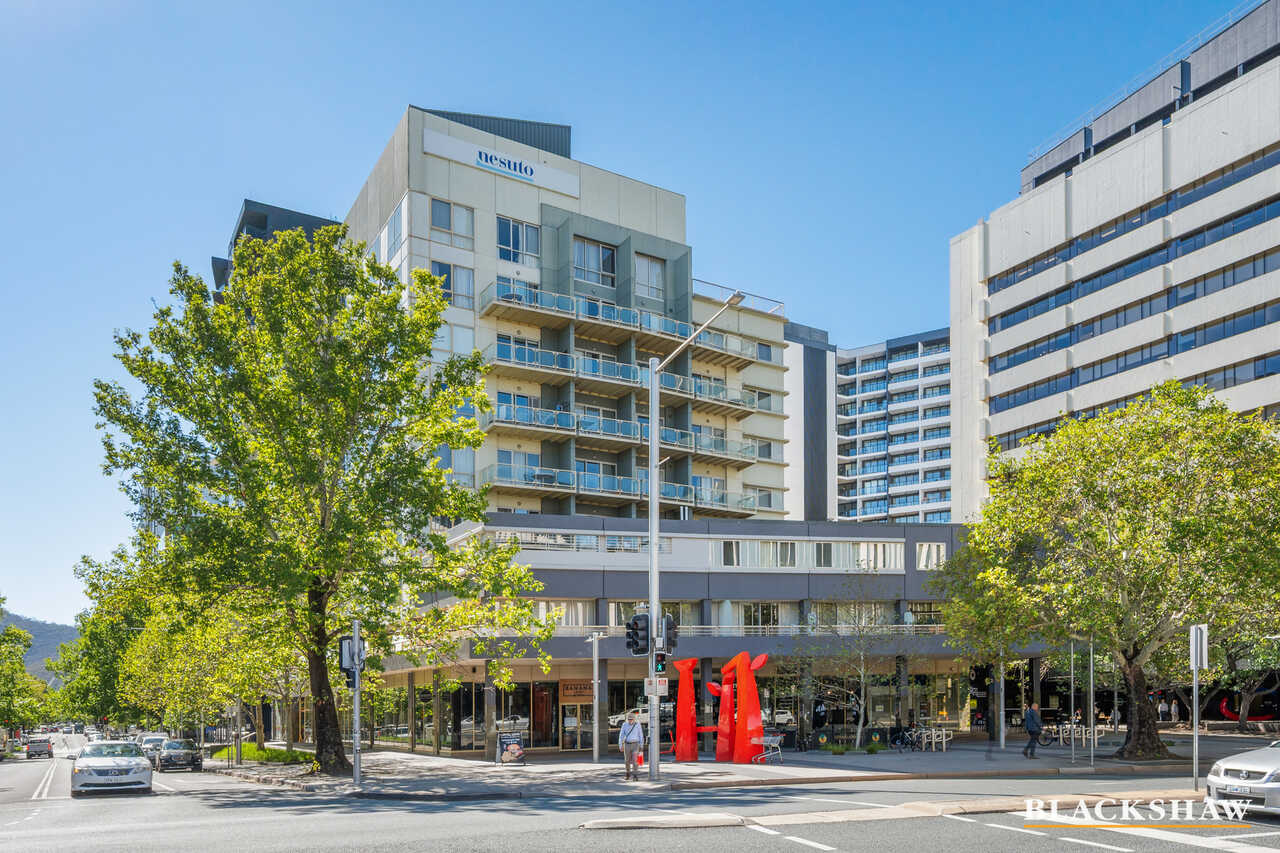30/2 Akuna Street City