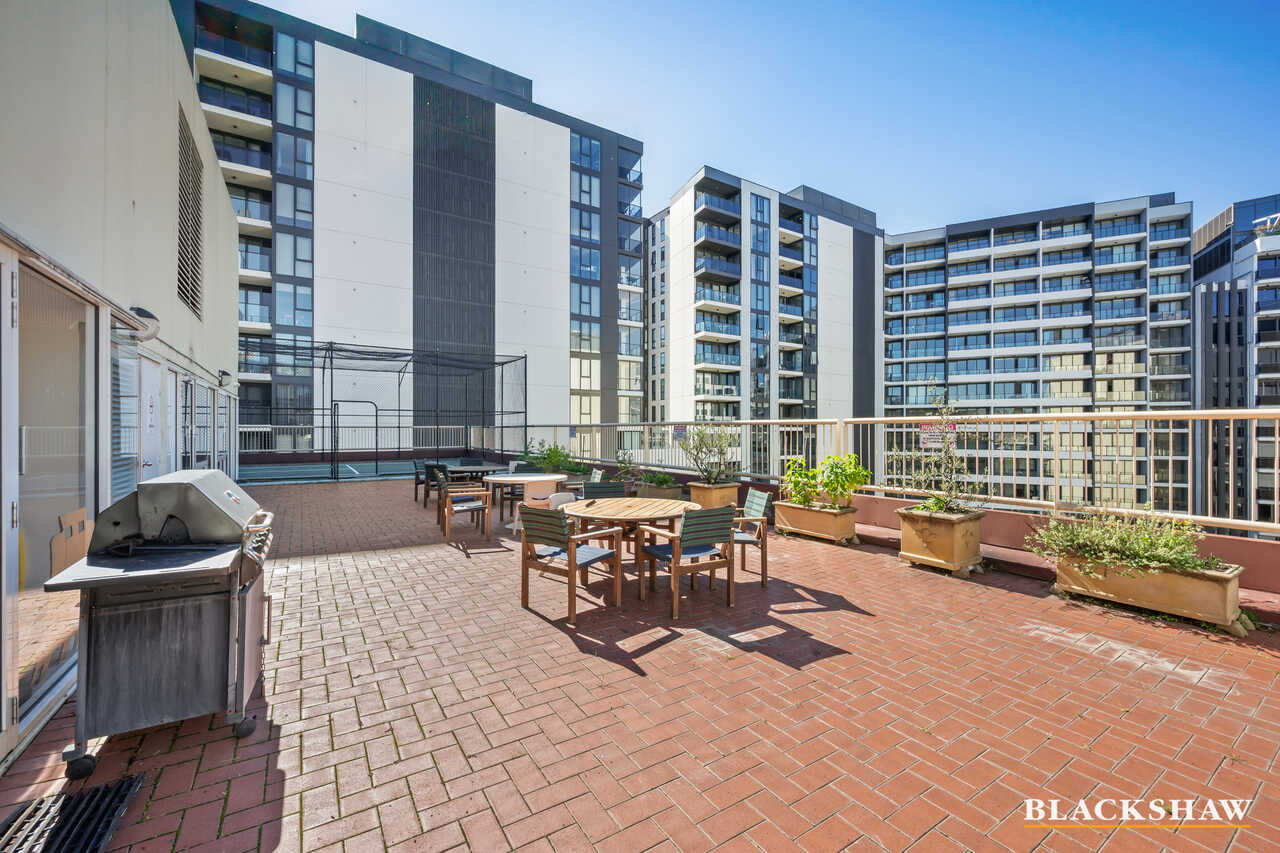 30/2 Akuna Street City