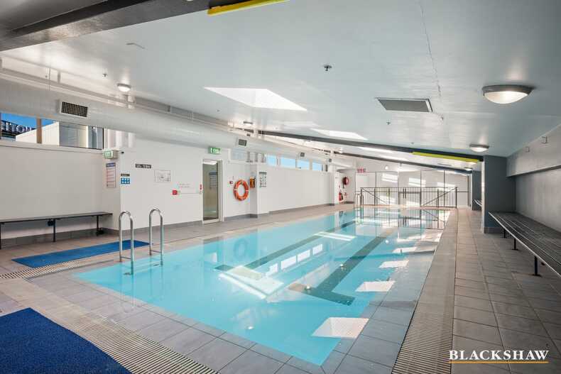 30/2 Akuna Street City