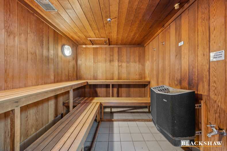 30/2 Akuna Street City