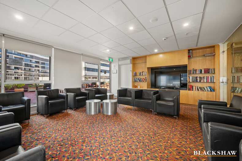 30/2 Akuna Street City