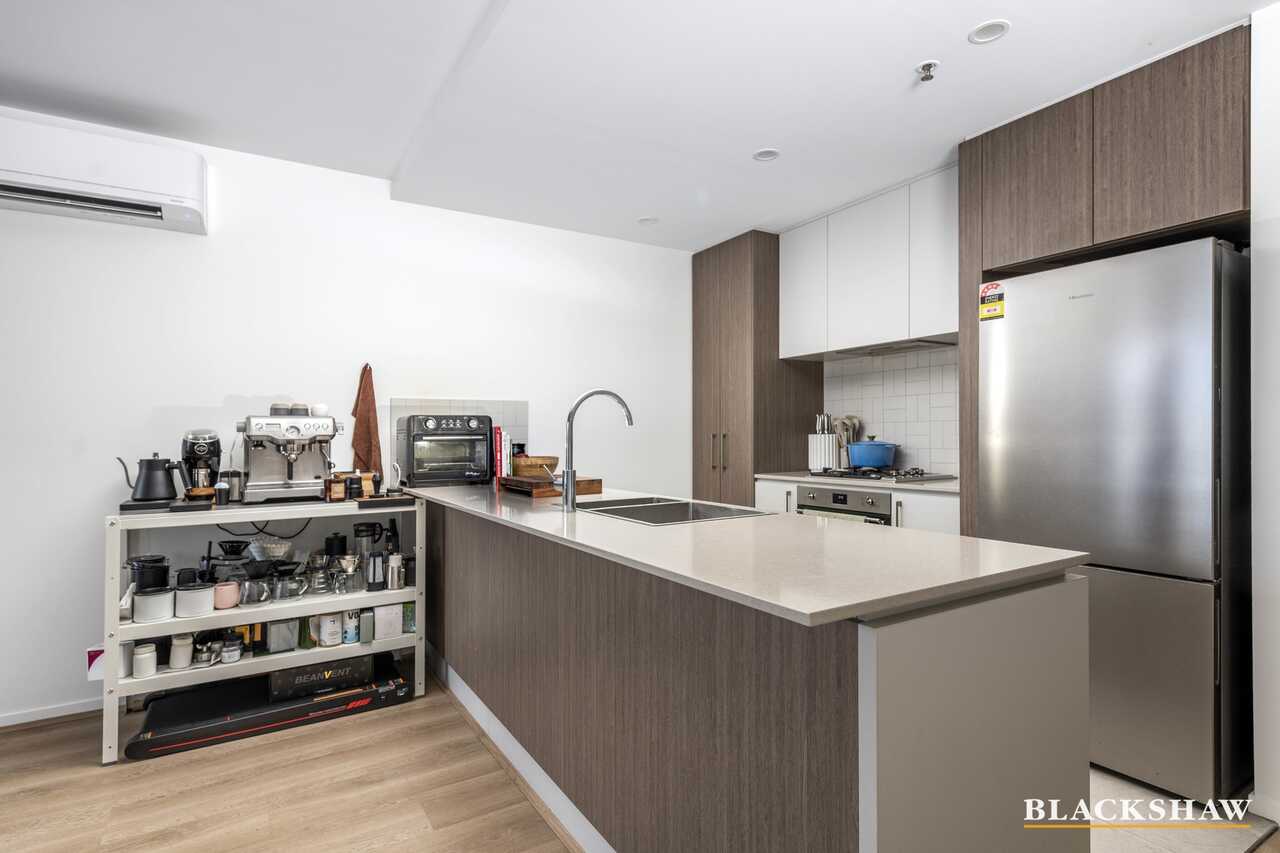 94/11 Irving Street Phillip