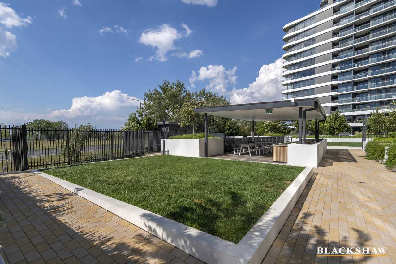 94/11 Irving Street Phillip