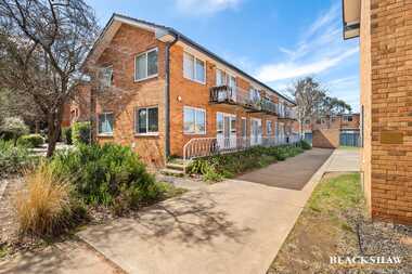 2/26 Frencham Street Downer