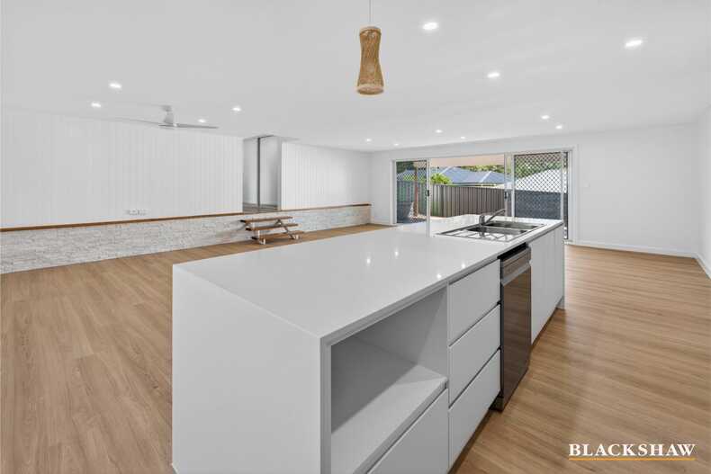 8 Tench Street Sunshine Bay