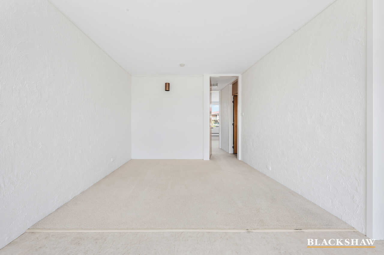 23/8 Giles Street Griffith