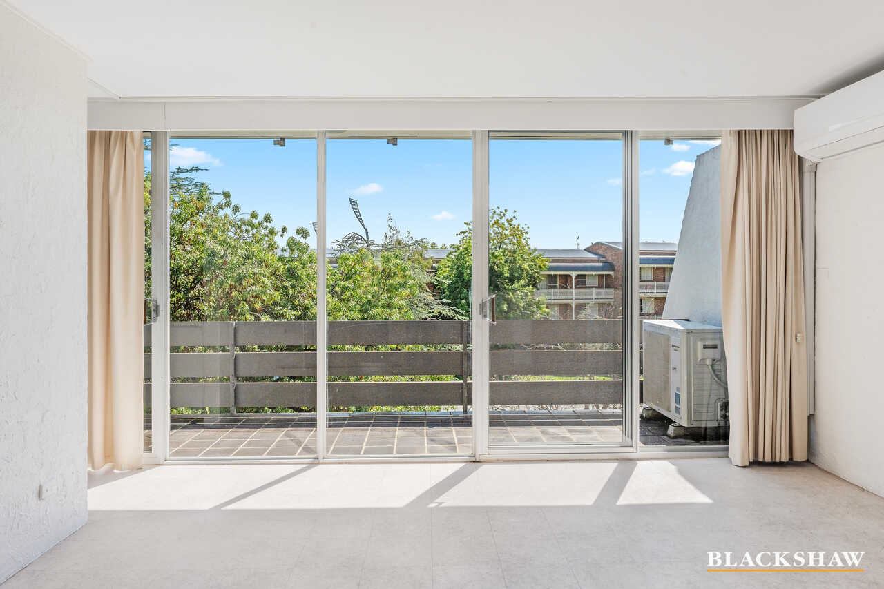 23/8 Giles Street Griffith