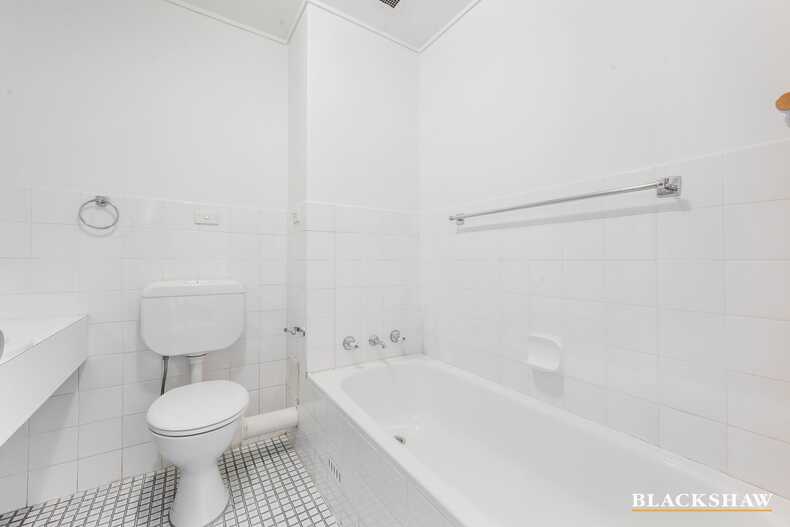 23/8 Giles Street Griffith