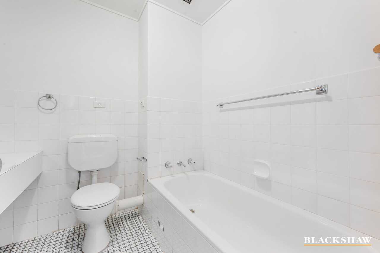 23/8 Giles Street Griffith