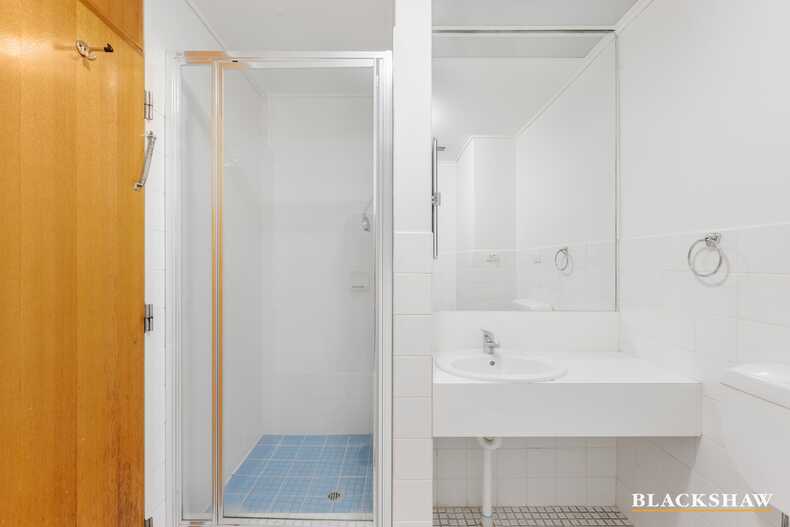 23/8 Giles Street Griffith