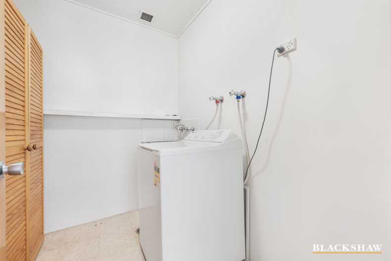 23/8 Giles Street Griffith