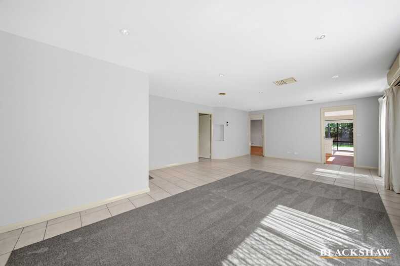 42 Bayside Court Jerrabomberra