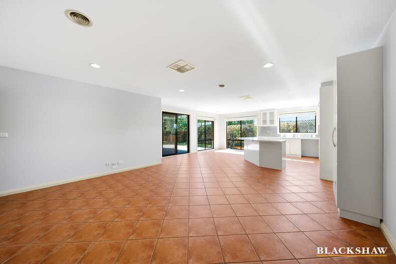 42 Bayside Court Jerrabomberra