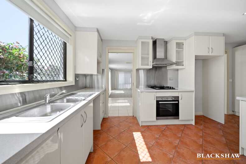 42 Bayside Court Jerrabomberra