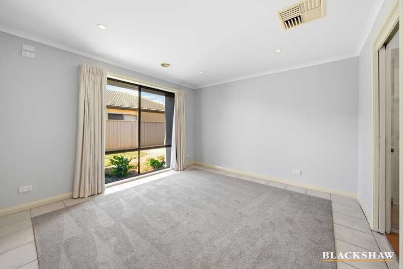 42 Bayside Court Jerrabomberra