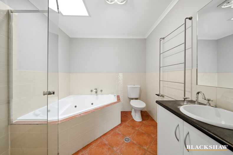 42 Bayside Court Jerrabomberra