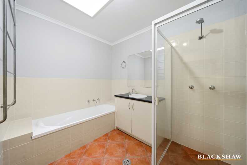 42 Bayside Court Jerrabomberra