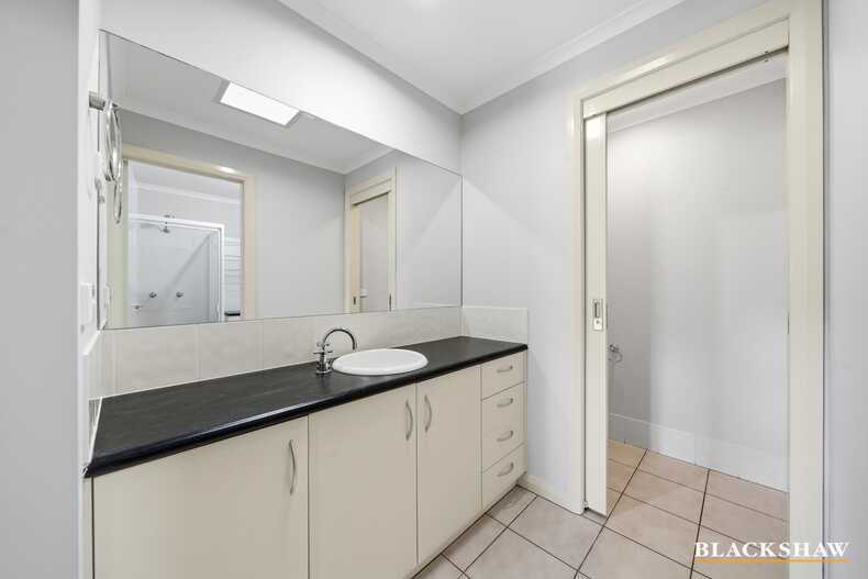 42 Bayside Court Jerrabomberra