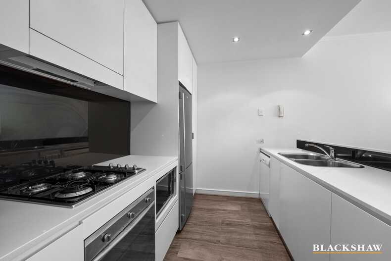 12/104 Giles Street Kingston