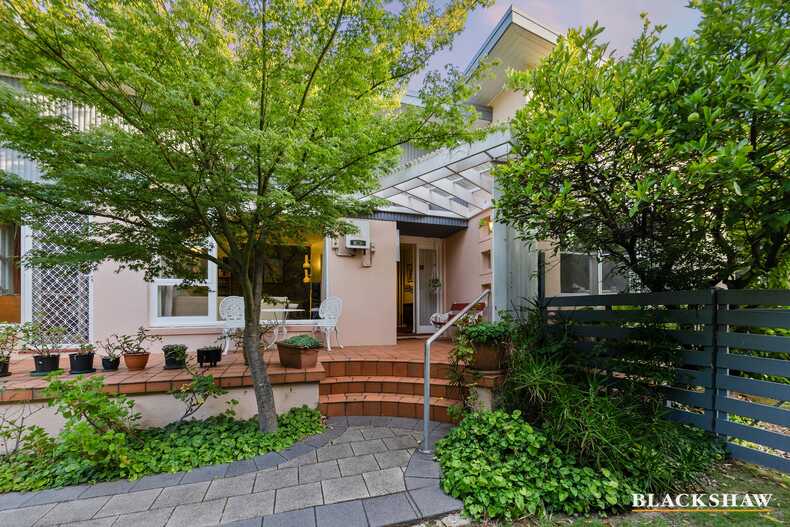 120 Schlich Street Yarralumla