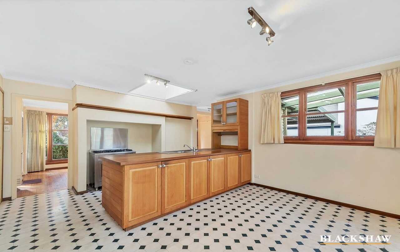 5 Schomburgk Street Yarralumla