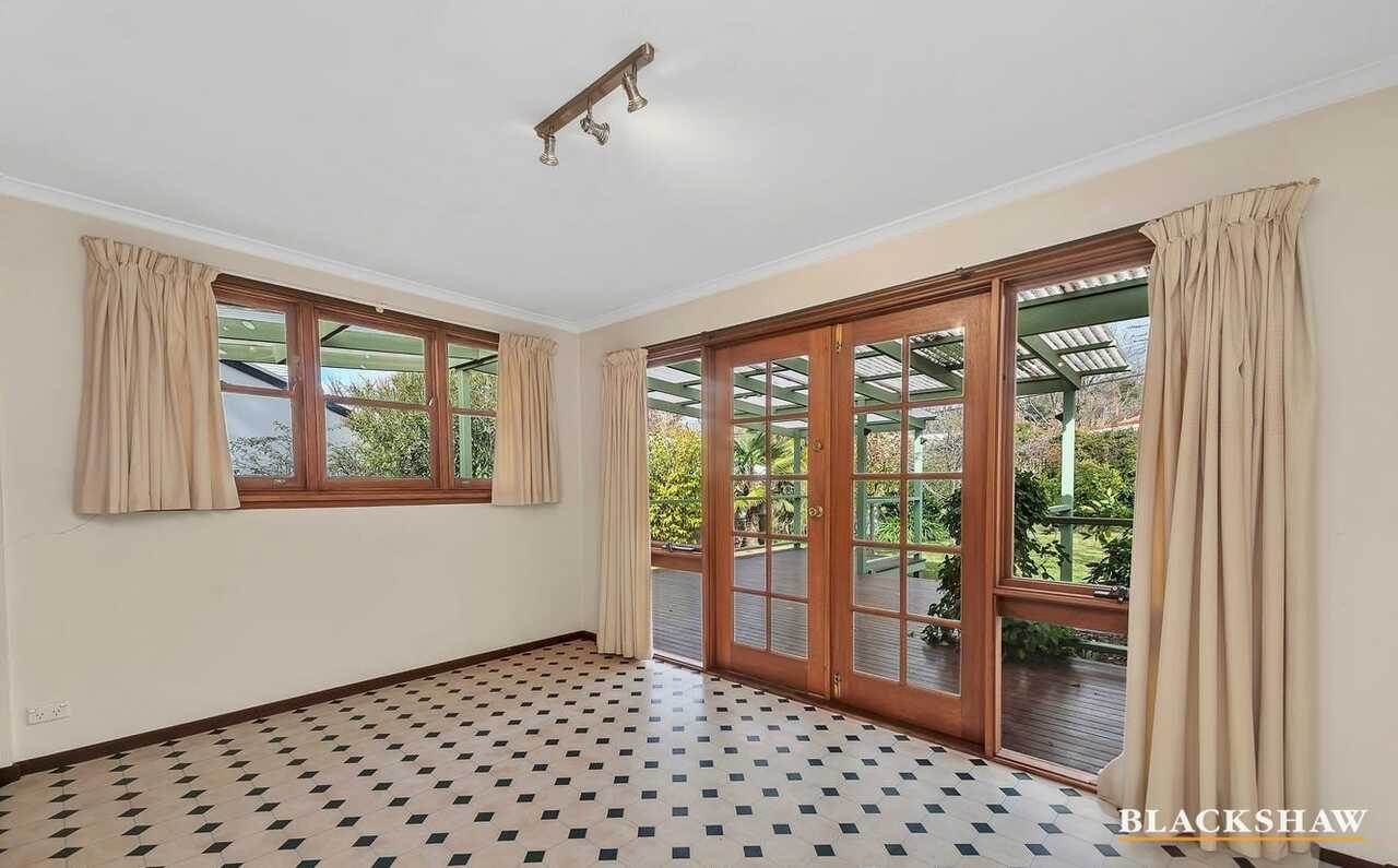 5 Schomburgk Street Yarralumla