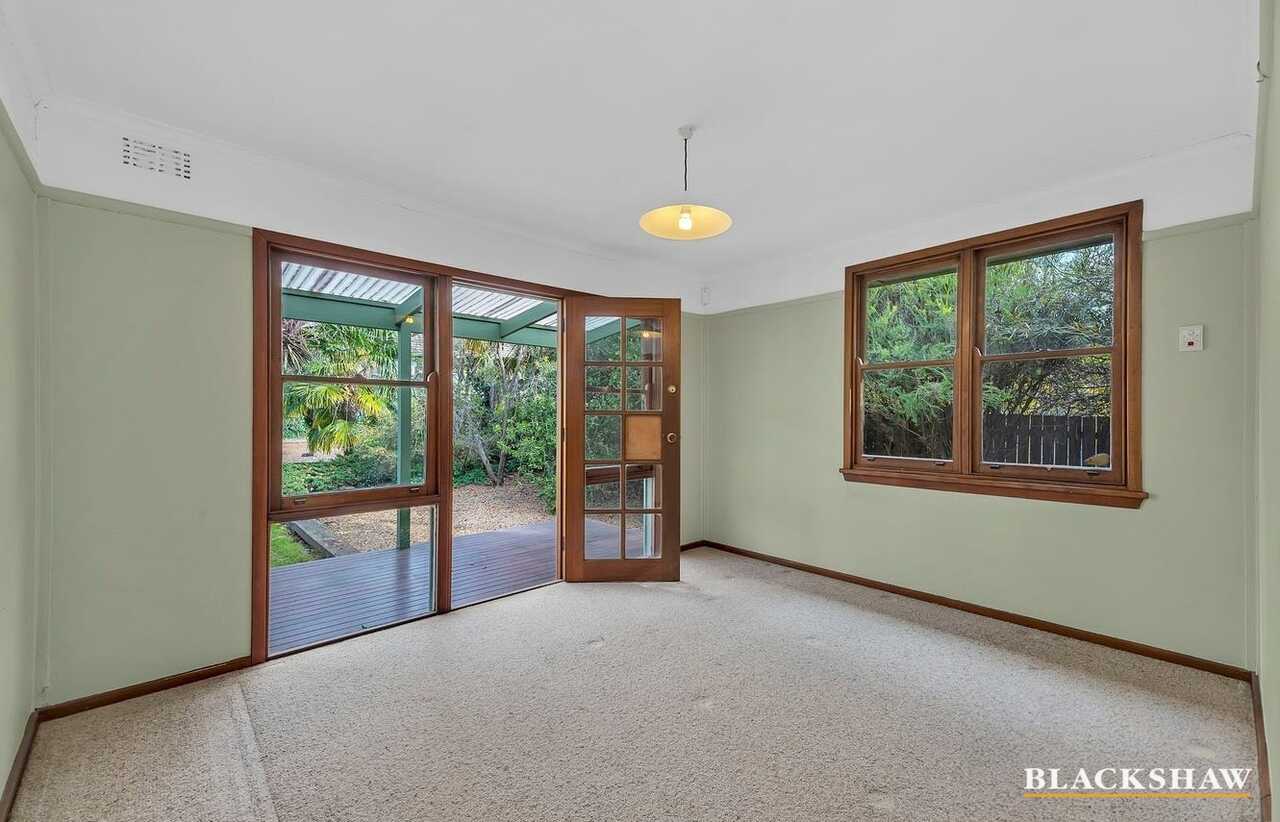 5 Schomburgk Street Yarralumla