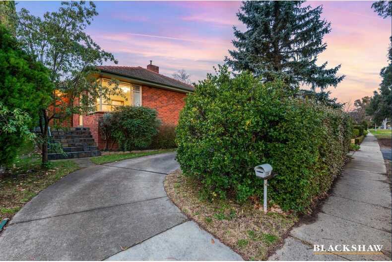 16 Hopetoun Circuit Deakin