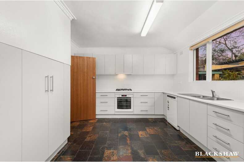 16 Hopetoun Circuit Deakin