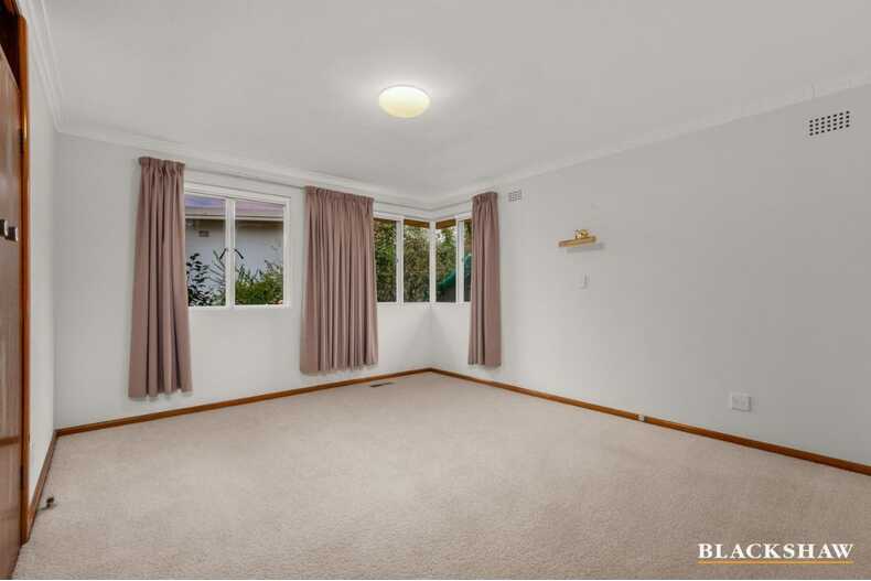 16 Hopetoun Circuit Deakin