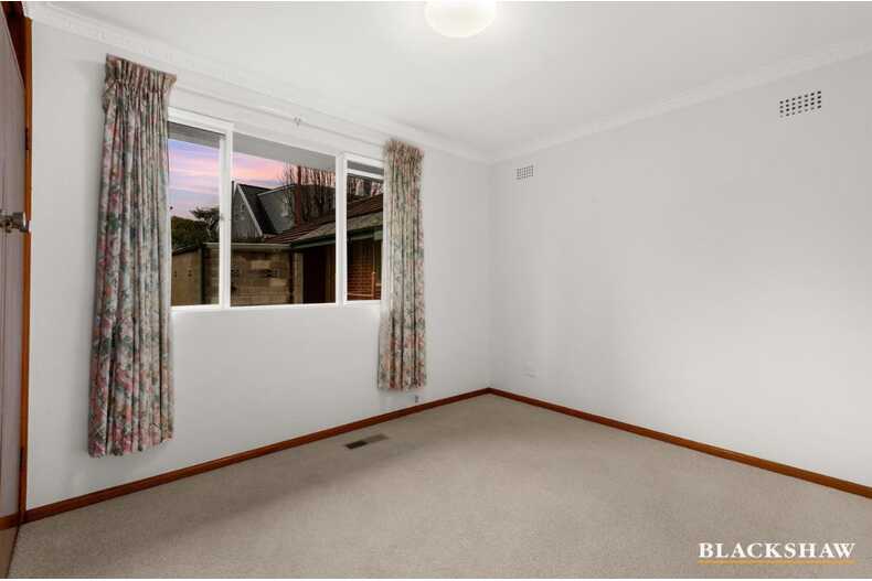 16 Hopetoun Circuit Deakin