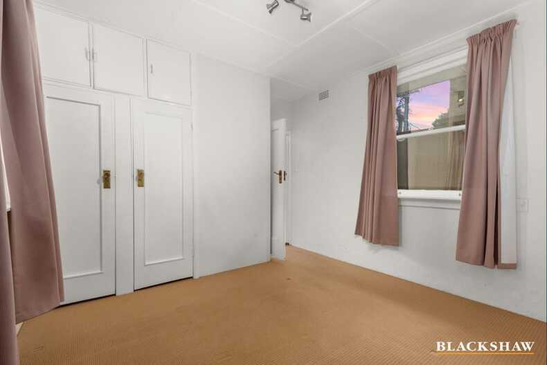 16 Hopetoun Circuit Deakin