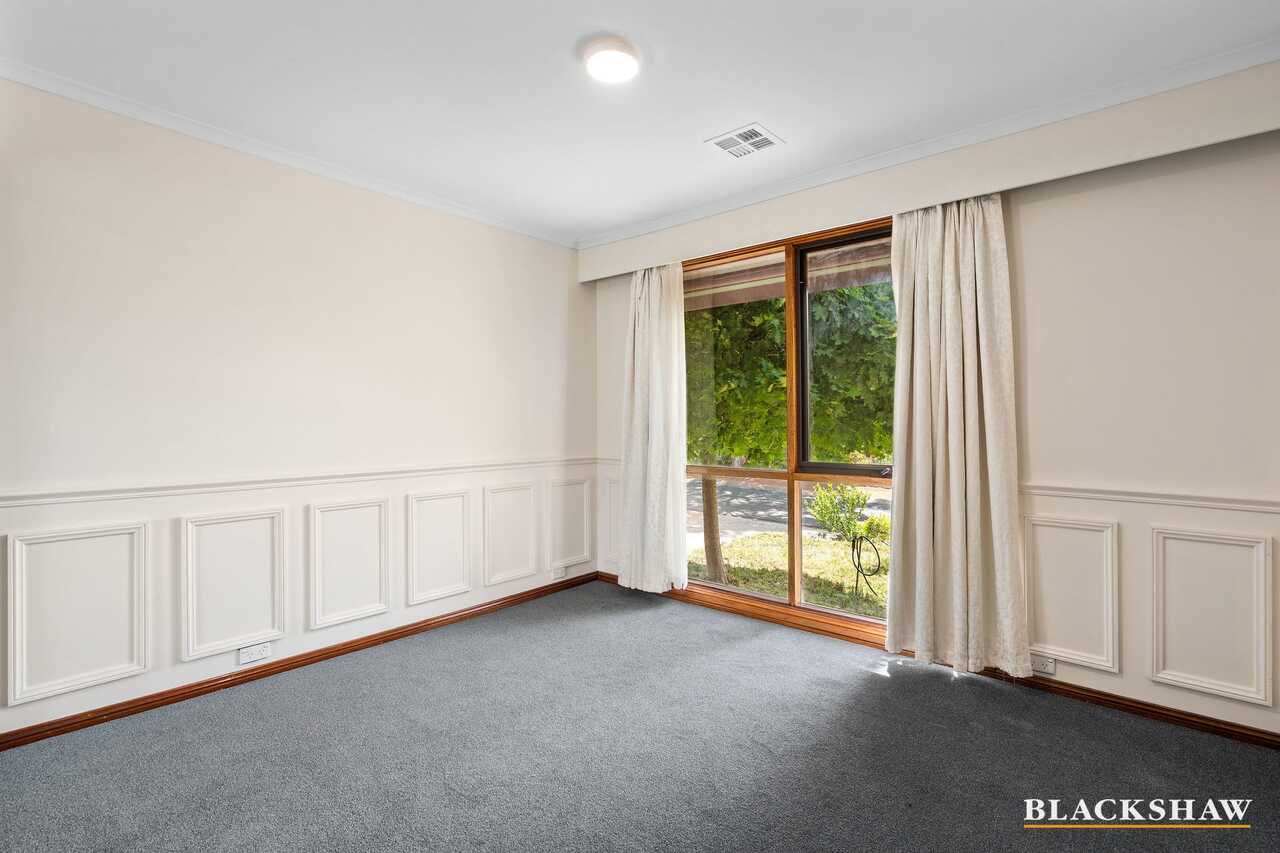 35 Postle Circuit Holt