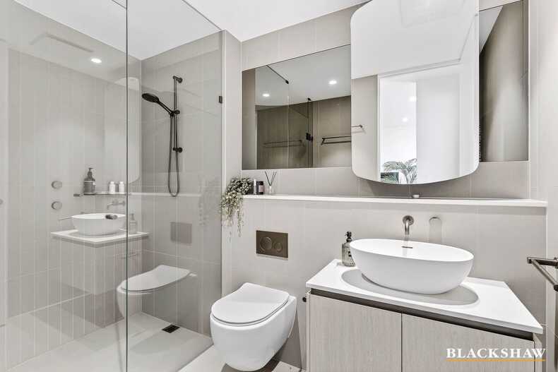 102/45 Honeysett View Kingston