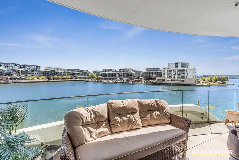 102/45 Honeysett View Kingston