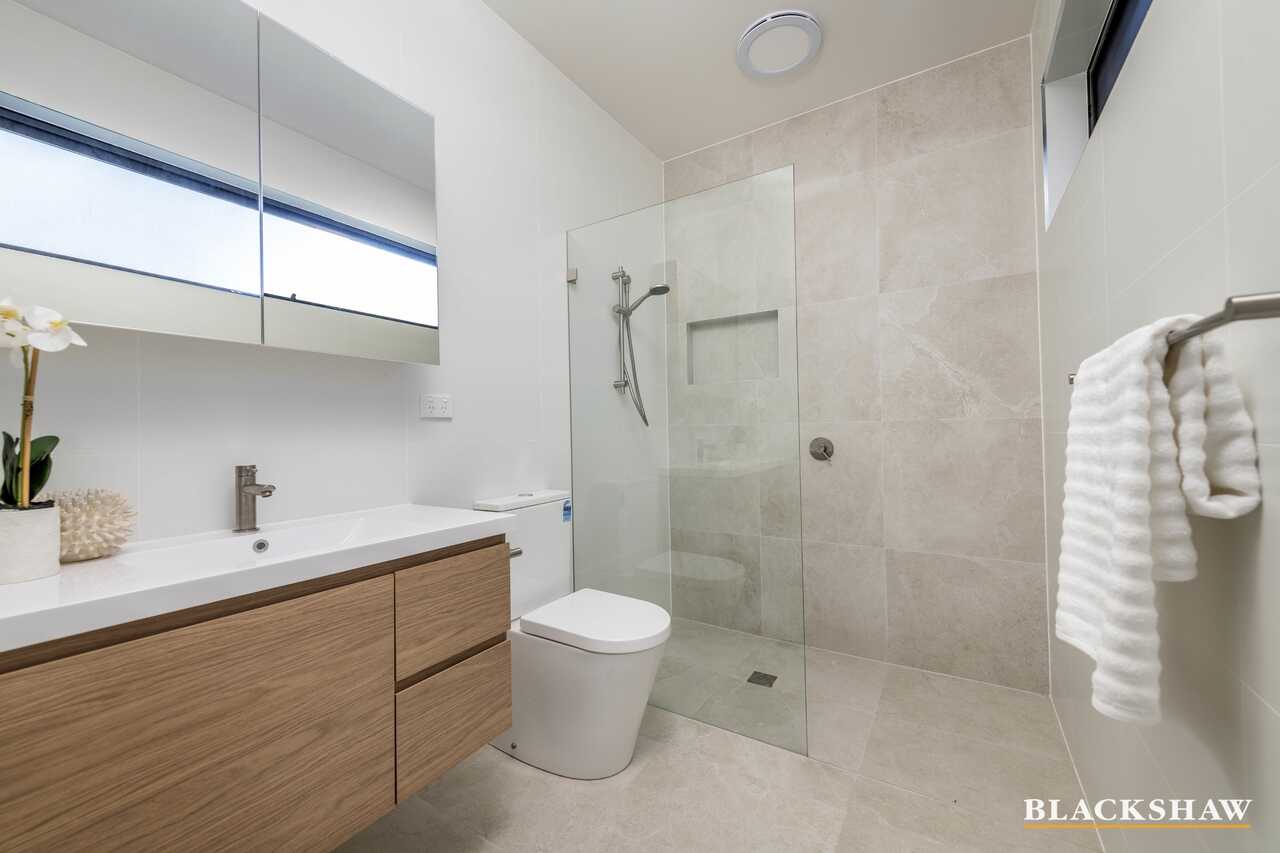 2/121 Crozier Circuit Kambah