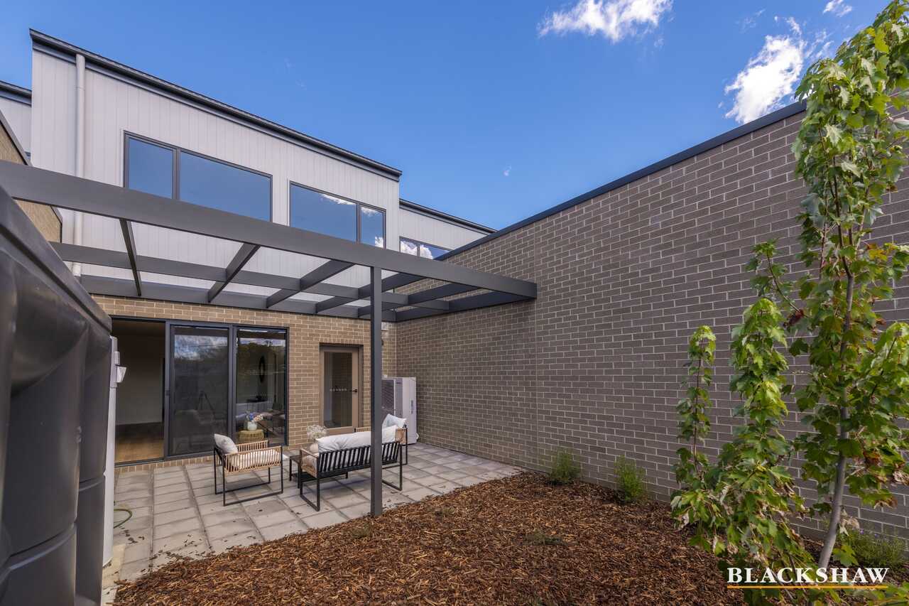 2/121 Crozier Circuit Kambah