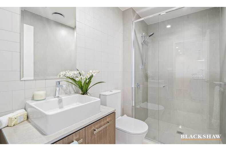 35/11 Irving Street Phillip