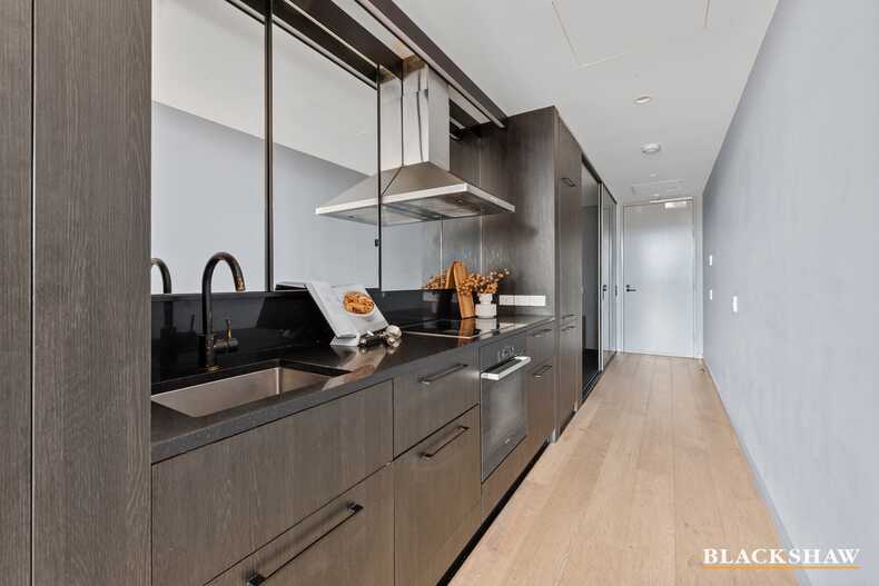 83/43 Eastlake Parade Kingston