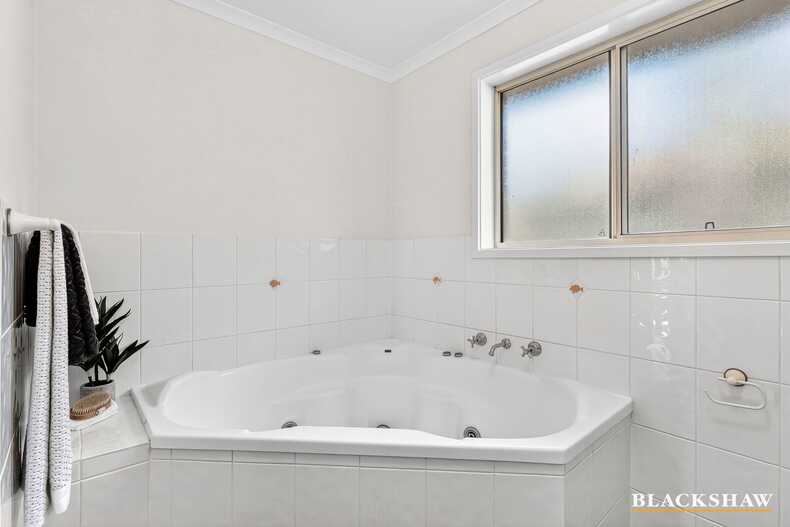 70 Wanderer Court Amaroo