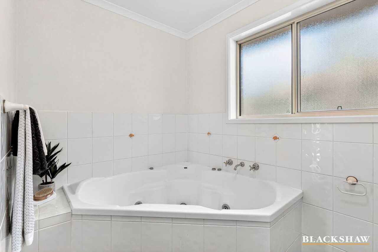 70 Wanderer Court Amaroo
