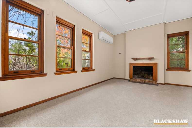 4 Mitchell Street Griffith