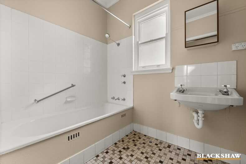 4 Mitchell Street Griffith